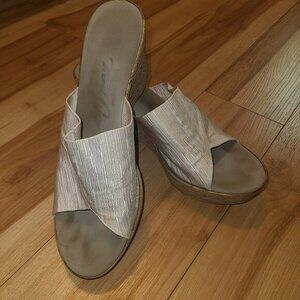 Women's Onex Wedding‎ Bright White Wedges. 3.5" inch heel.  Fits Size 8 COMFY!!
